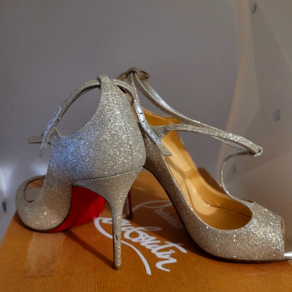 Christian Louboutin Pumps Size 6 Talitha 100 Gold Mini Glitter T-Strap 36EU/6US